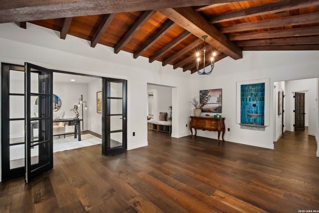 215 Canyon Dr, San Antonio, TX 78209