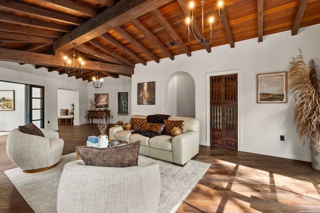 215 Canyon Dr, San Antonio, TX 78209