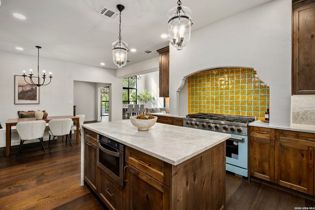 215 Canyon Dr, San Antonio, TX 78209