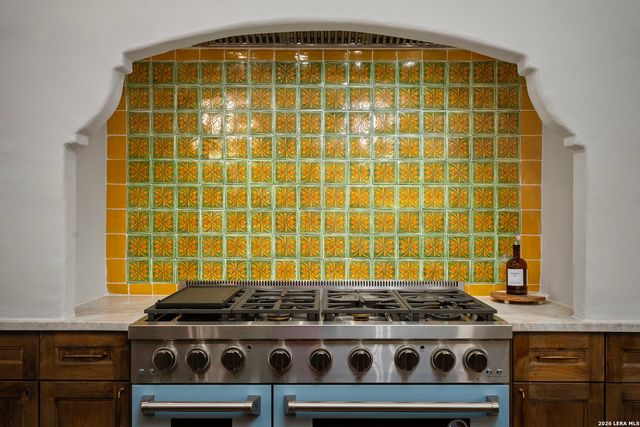 215 Canyon Dr, San Antonio, TX 78209