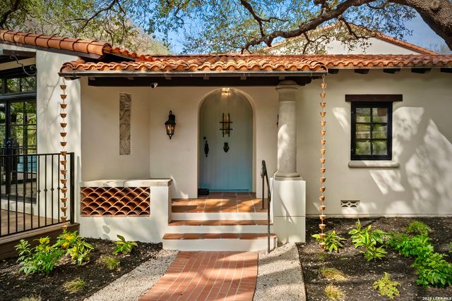 215 Canyon Dr, San Antonio, TX 78209