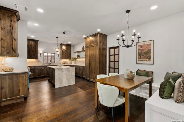 215 Canyon Dr, San Antonio, TX 78209