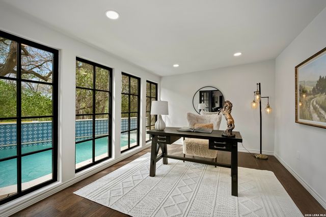 215 Canyon Dr, San Antonio, TX 78209