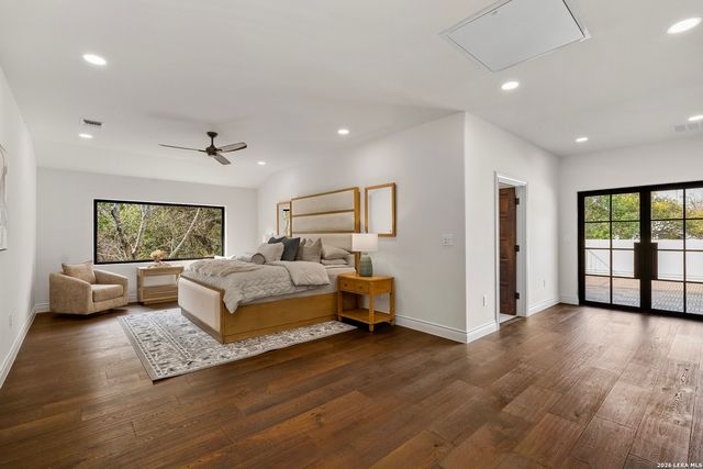 215 Canyon Dr, San Antonio, TX 78209