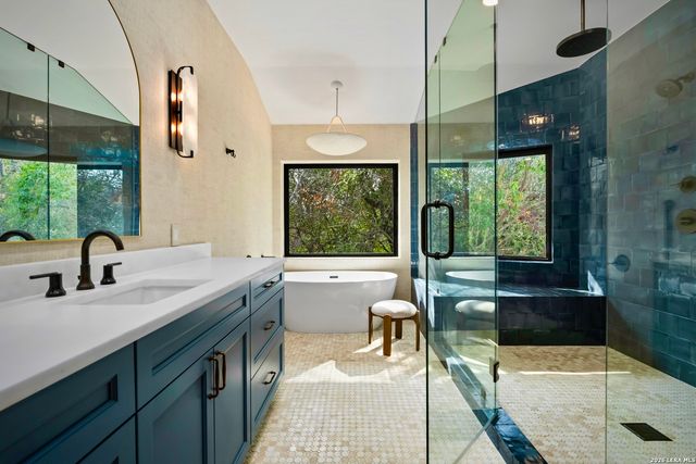 215 Canyon Dr, San Antonio, TX 78209