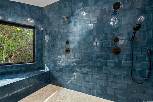 215 Canyon Dr, San Antonio, TX 78209