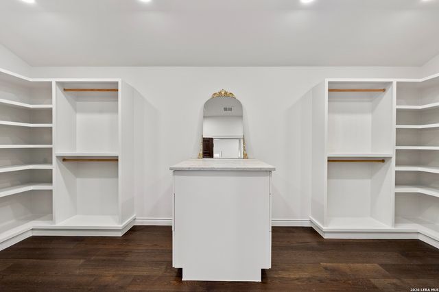 215 Canyon Dr, San Antonio, TX 78209