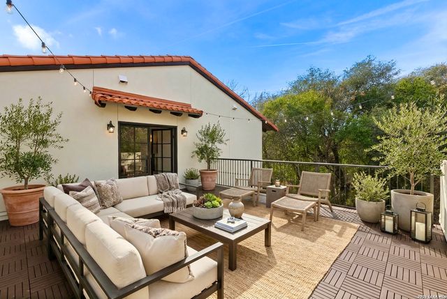 215 Canyon Dr, San Antonio, TX 78209