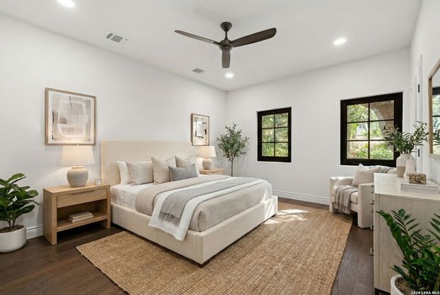 215 Canyon Dr, San Antonio, TX 78209