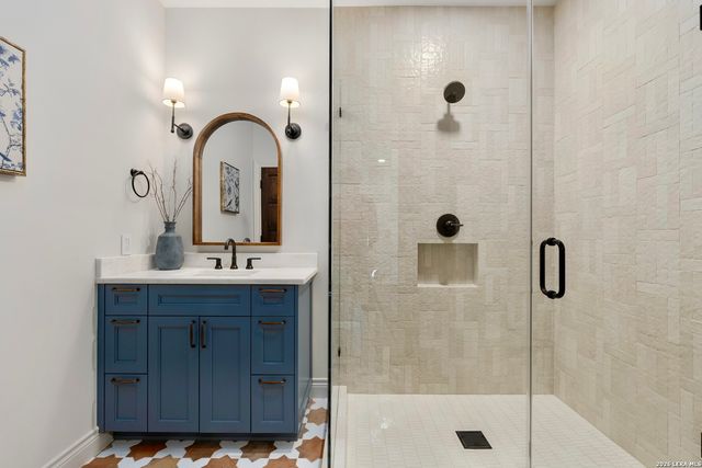 215 Canyon Dr, San Antonio, TX 78209