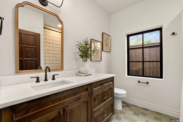 215 Canyon Dr, San Antonio, TX 78209