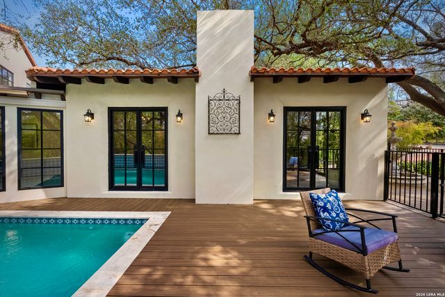 215 Canyon Dr, San Antonio, TX 78209