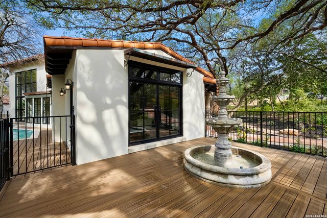 215 Canyon Dr, San Antonio, TX 78209