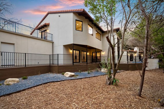 215 Canyon Dr, San Antonio, TX 78209