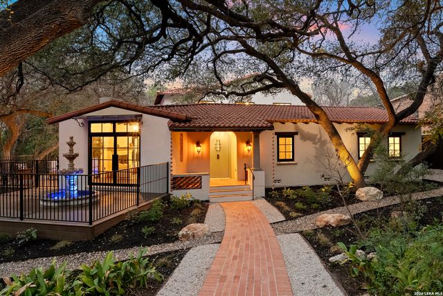 215 Canyon Dr, San Antonio, TX 78209