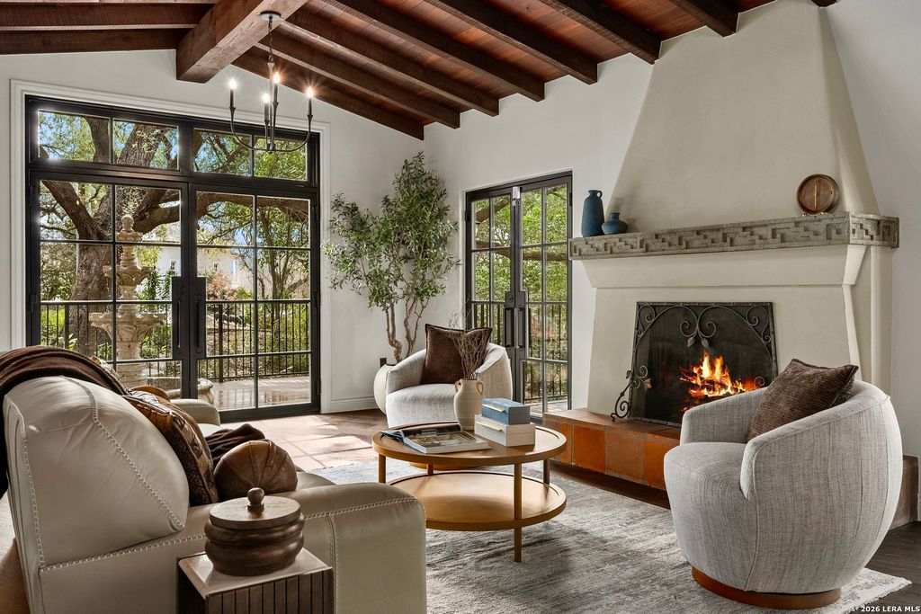 215 Canyon Dr, San Antonio, TX 78209