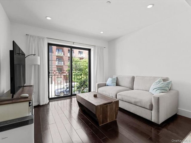 1440 31st Avenue 2F, Astoria, NY 11106