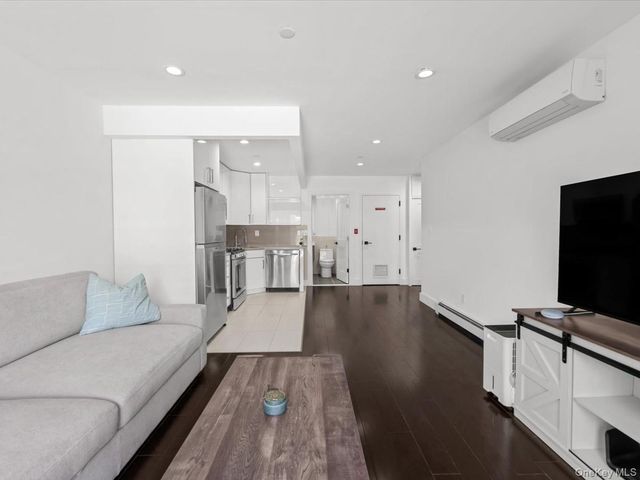 1440 31st Avenue 2F, Astoria, NY 11106