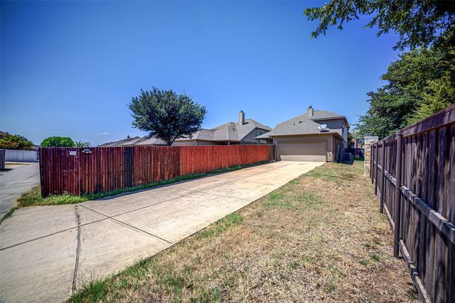 9220 Remington Drive, Aubrey, TX 76227