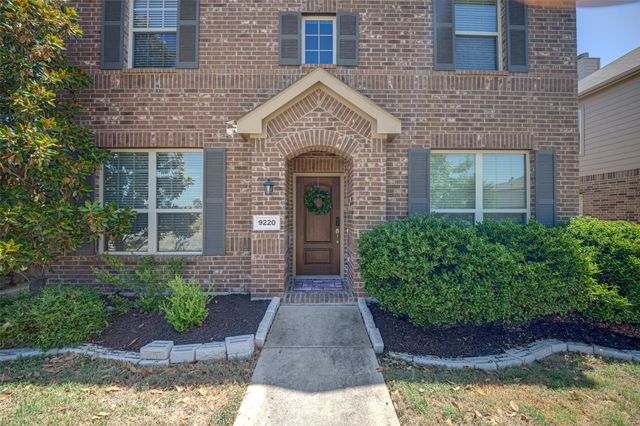 9220 Remington Drive, Aubrey, TX 76227