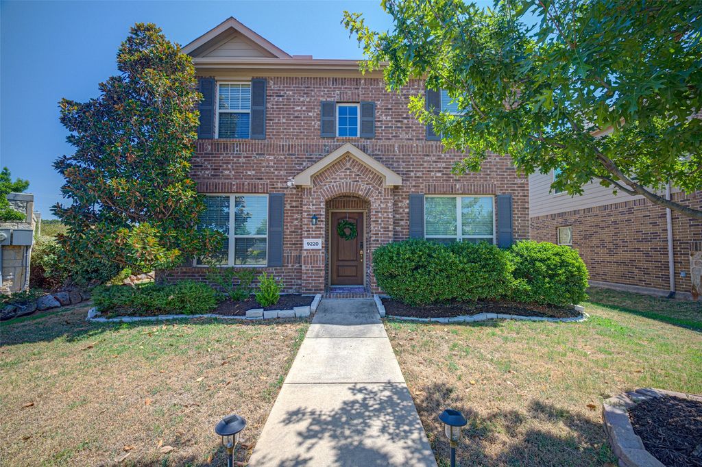 9220 Remington Drive, Aubrey, TX 76227