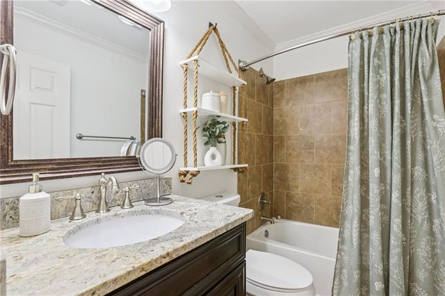 1088 Pinehurst SE Drive, Smyrna, GA 30080