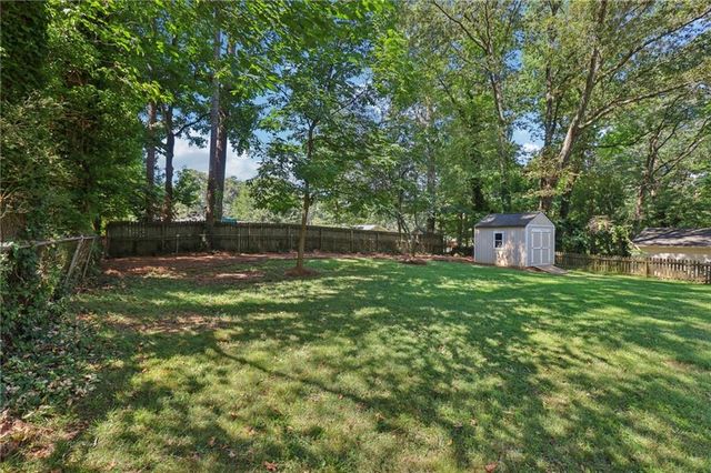 1088 Pinehurst SE Drive, Smyrna, GA 30080