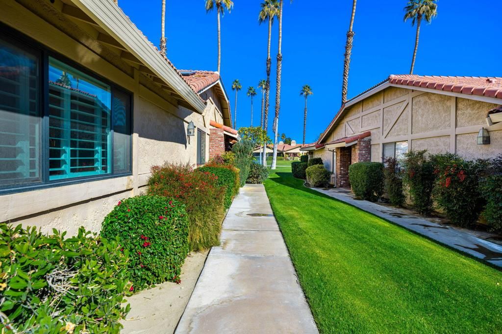 Image 8 of property listing at 152 Camino Arroyo S, Palm Desert, CA 92260