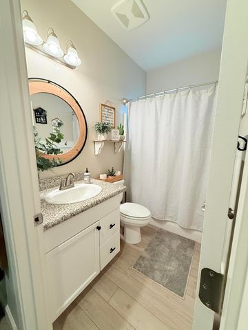 1895 W Date Avenue, Porterville, CA 93257