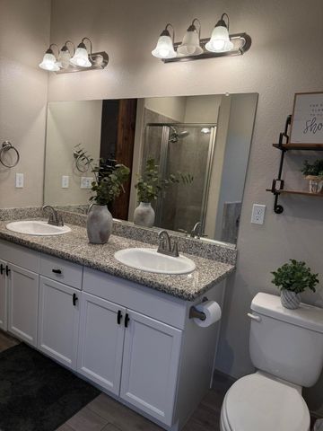 1895 W Date Avenue, Porterville, CA 93257