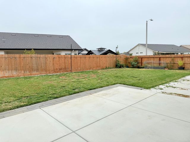 1895 W Date Avenue, Porterville, CA 93257