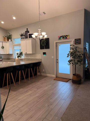 1895 W Date Avenue, Porterville, CA 93257