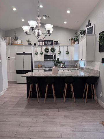 1895 W Date Avenue, Porterville, CA 93257