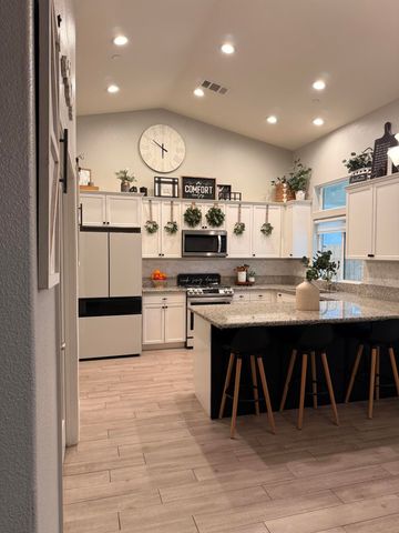 1895 W Date Avenue, Porterville, CA 93257