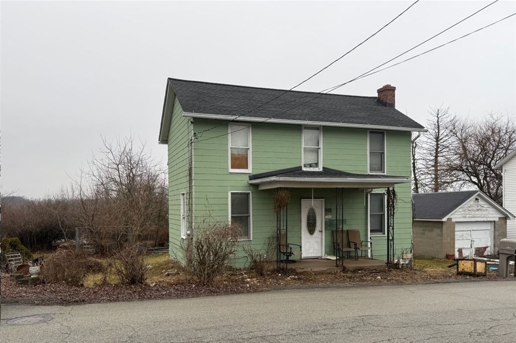 1302 Oaklawn Dr, Latrobe, PA 15650