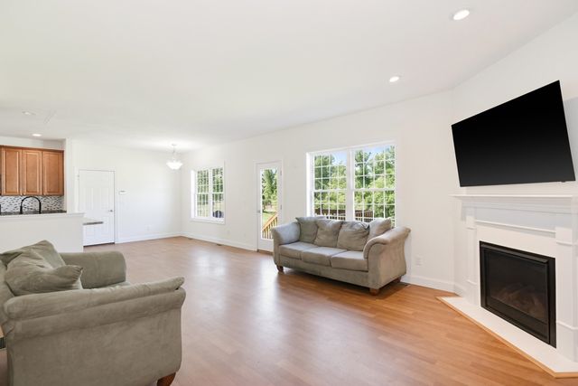 45 Windsewpt Road, Manchester, NH 03109