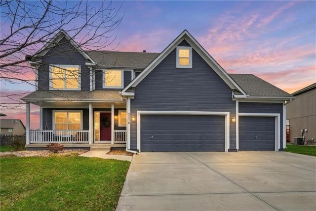 2236 SW Hawk View Road, Lee's Summit, MO 64082