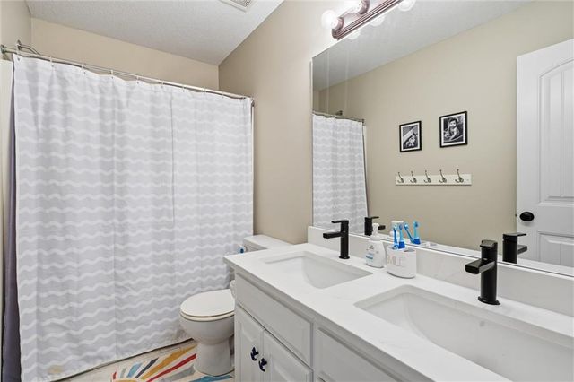 2236 SW Hawk View Road, Lee's Summit, MO 64082