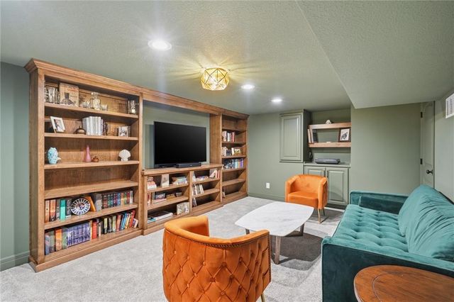 2236 SW Hawk View Road, Lee's Summit, MO 64082