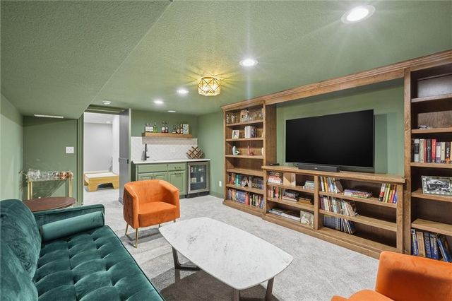 2236 SW Hawk View Road, Lee's Summit, MO 64082