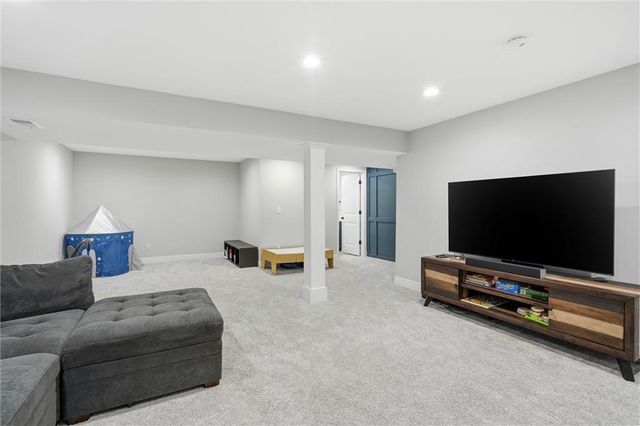 2236 SW Hawk View Road, Lee's Summit, MO 64082