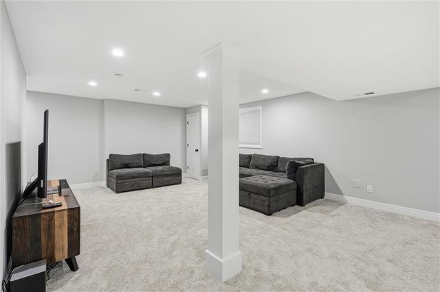 2236 SW Hawk View Road, Lee's Summit, MO 64082