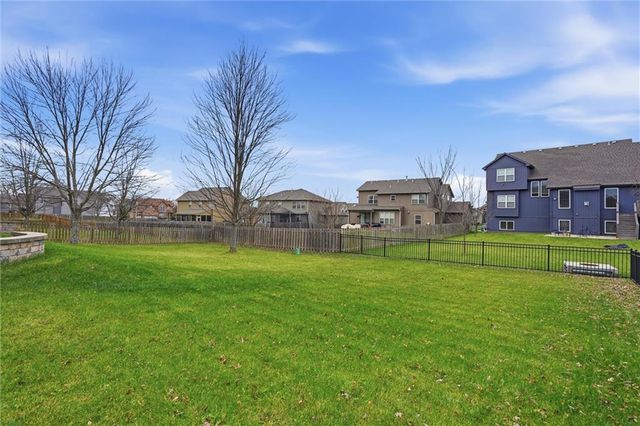 2236 SW Hawk View Road, Lee's Summit, MO 64082