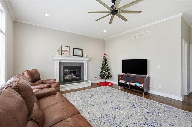 2236 SW Hawk View Road, Lee's Summit, MO 64082