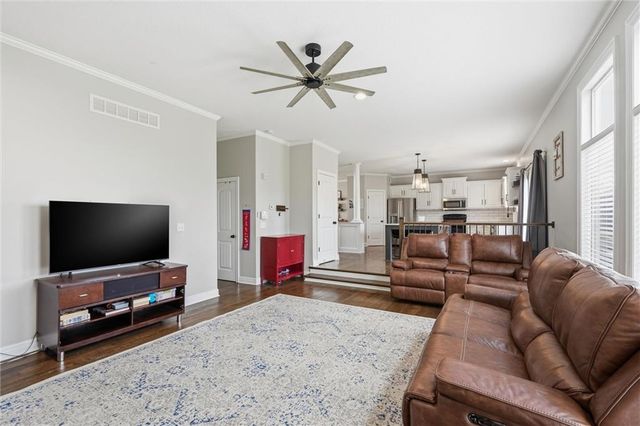 2236 SW Hawk View Road, Lee's Summit, MO 64082