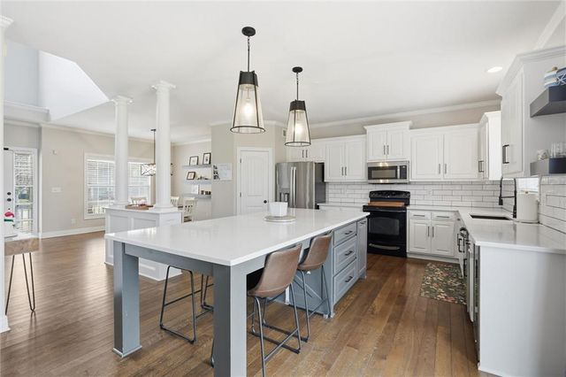 2236 SW Hawk View Road, Lee's Summit, MO 64082