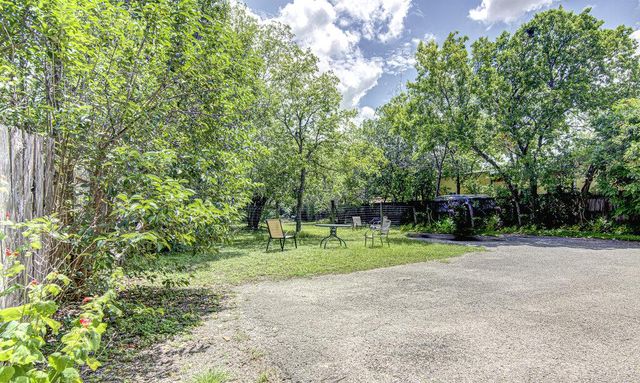 907 Taulbee LN, Austin, TX 78757