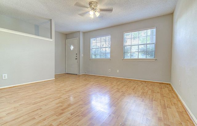 907 Taulbee LN, Austin, TX 78757