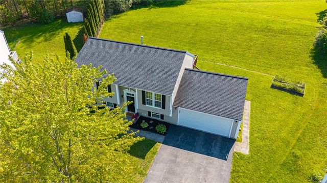 3217 Holly Crescent, Macedon, NY 14502