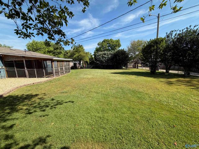 1518 15th Avenue SW, Decatur, AL 35601